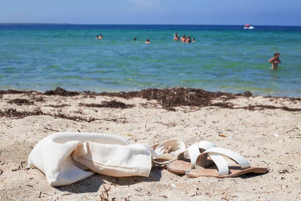 Pantofole Sulla Spiaggia — Foto Stock