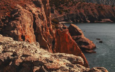 Peyzaj Açık mavi doğal deniz tuzlu su, taş arka planı