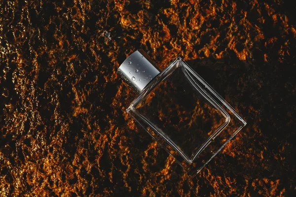 Parfum Contre Une Pierre Jaune — Photo