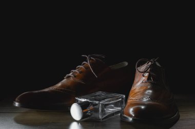 Erkek ayakkabı parfüm ile 