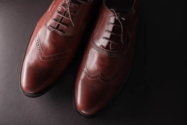 Sapatos Masculinos Elegantes Fundo Cinza — Fotografia de Stock
