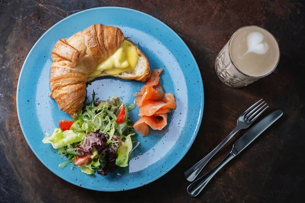 Croissant Fromage Saumon — Photo