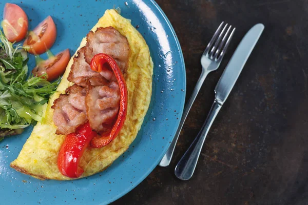 Délicieuse Omelette Petit Déjeuner Avec Bacon Poivron — Photo