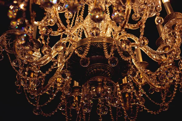 Große Schöne Kronleuchter Goldene Farbe — Stockfoto