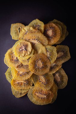 Altın kivi meyve dilimleri kurutulmuş