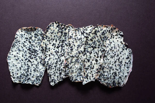 Dilimlenmiş kahverengi pitaya kurutulmuş 