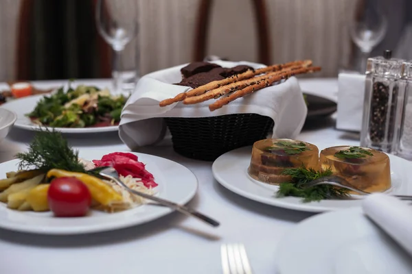 Delicious Dishes Table Restaurant Serving Table — Stock Photo, Image