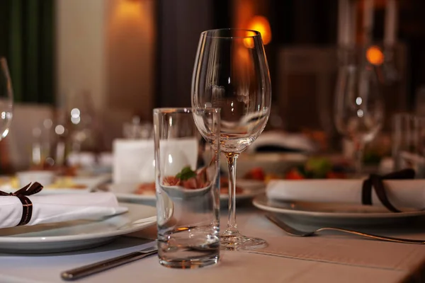 Long Table Set Restaurant Stockfoto