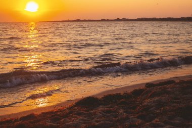 güzel altın gün batımı deniz manzarası