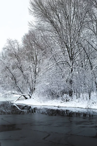 Winterlandschaft Fluss — Stockfoto