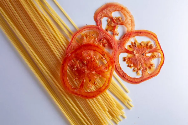 Esparguete Cru Tomate Seco — Fotografia de Stock