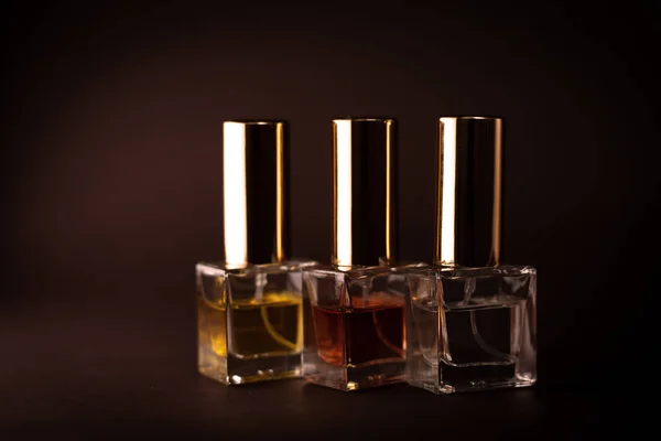 Trzy Małe Butelki Perfum — Zdjęcie stockowe