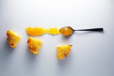 ananas reçeli kaşıkla