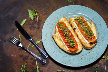 soya peyniri ve domates Bruschetta