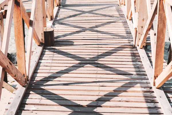 Vista del muelle de madera o muelle en el mar — Foto de Stock