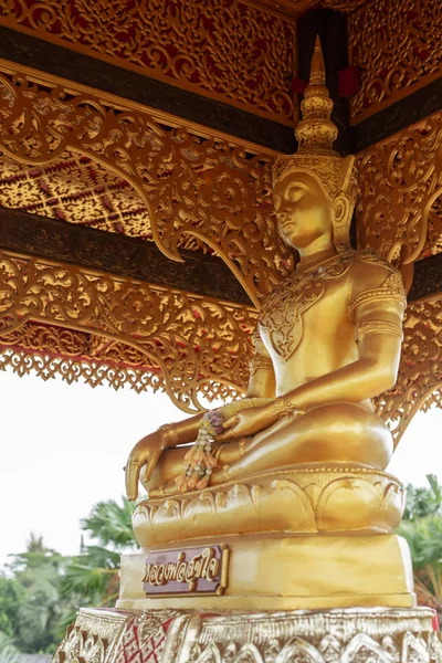 Imagem altamente detalhada da estátua dourada de buddha bangkok tailândia — Fotografia de Stock