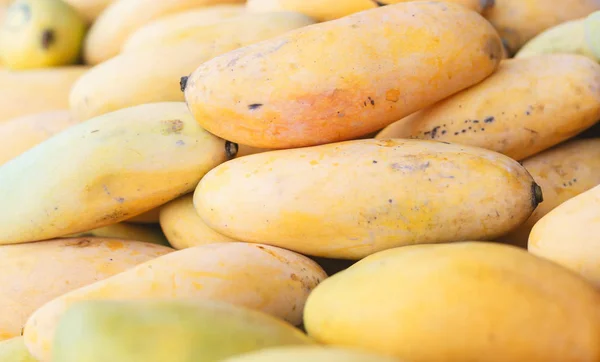 Yellow mango thai market — Stock Photo, Image