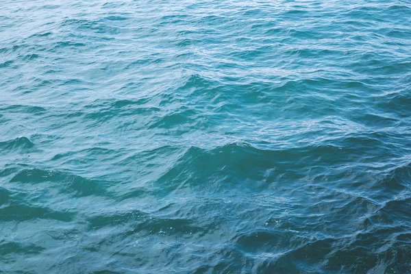 Bakgrund av vatten från havet med vågor — Stockfoto