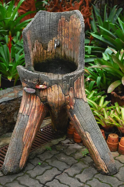 Fuente de árbol de alcantarilla de madera natural — Foto de Stock