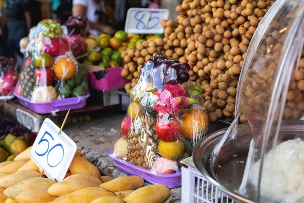 Owoce na rynku tajskim — Zdjęcie stockowe