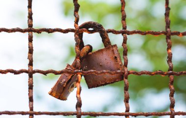 Aşk kilitleri, uzun ömürlü evliliğin ve aşkın sembolü