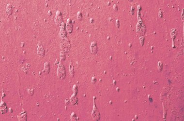 paslı metal yüzeyde pembe boyama