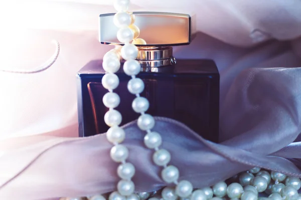 Perfumy z pereł — Zdjęcie stockowe