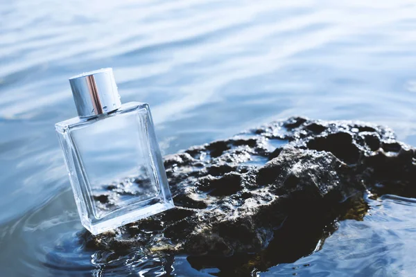 Perfume against the blue sea — Stock Photo, Image