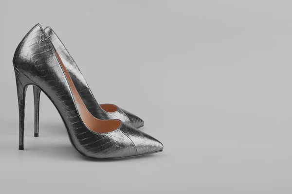 Female silver shoes — Stock Photo, Image