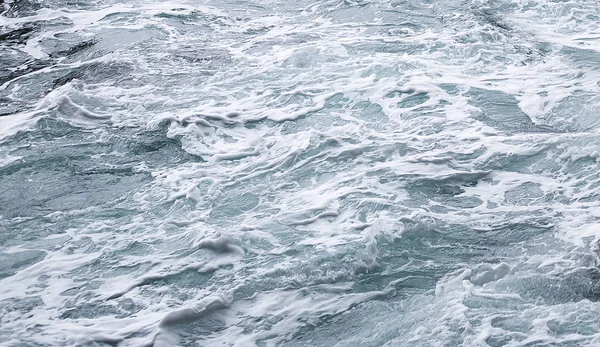 Tonos azules Ondas de agua Superficie como fondo — Foto de Stock