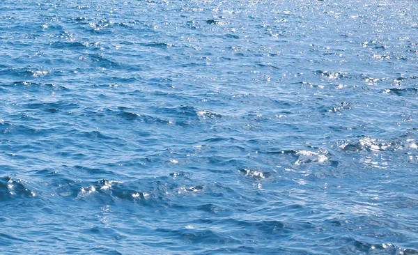Abstrakt blått havsvatten för bakgrund, natur bakgrund obefläckade — Stockfoto