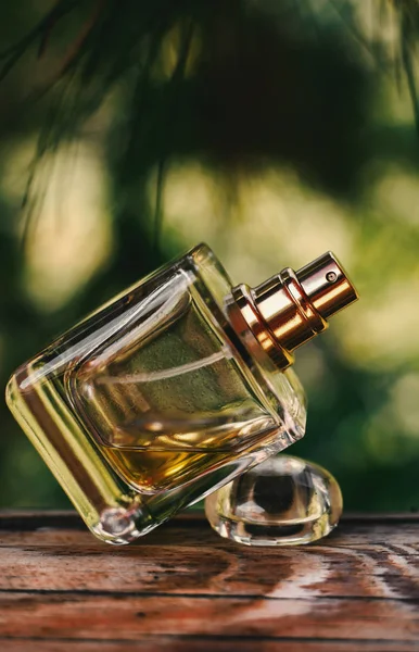 Zöld háttér parfüm — Stock Fotó