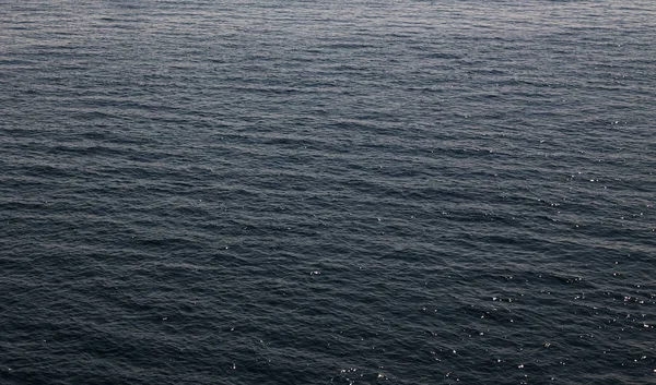 Tonos azules Ondas de agua Superficie como fondo — Foto de Stock