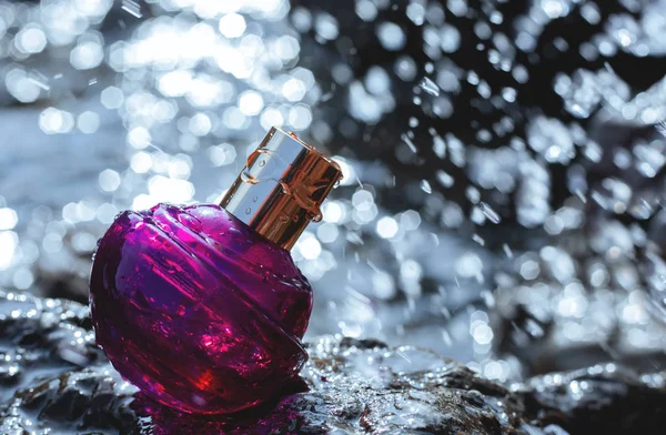 Červený a vlhký parfém — Stock fotografie