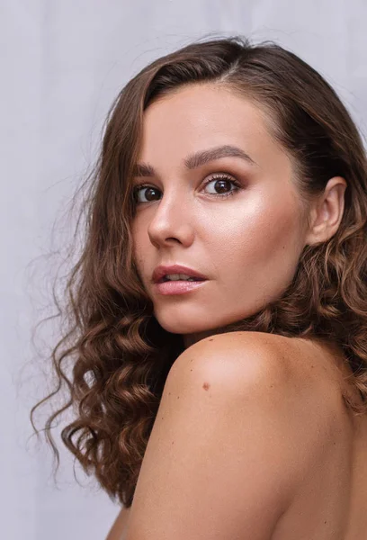 Güzel bir kızın portresi