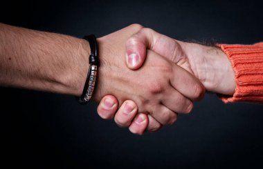 güçlü dost tokalaşma