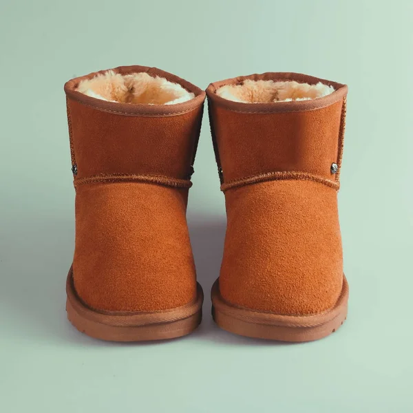 Inverno mulheres marrons botas — Fotografia de Stock