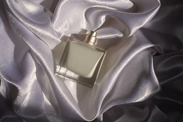 Garrafa Perfume Tecido Chiffon — Fotografia de Stock