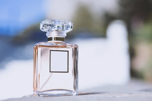 Perfumy Jasnym Tle — Zdjęcie stockowe