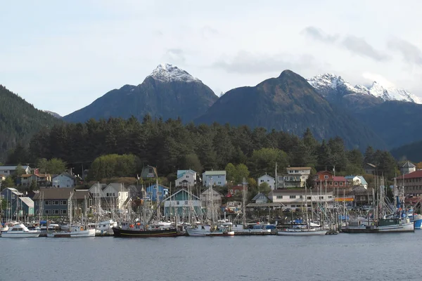 Rıhtımlı teknelerle liman, Sitka, Alaska.
