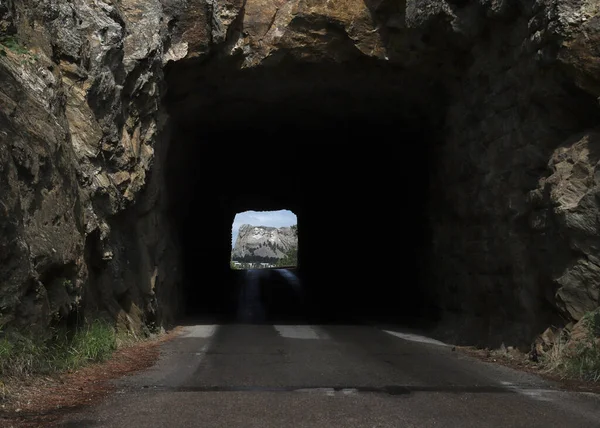 Rushmore Dağı Demir Dağ Yolu Ndaki Bir Tünelden Geçiyor Black — Stok fotoğraf