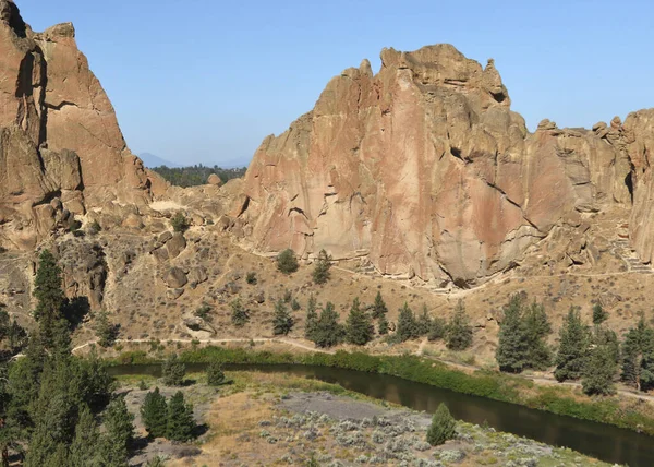 Den Krokiga Floden Som Rinner Genom Smith Rock State Park — Stockfoto