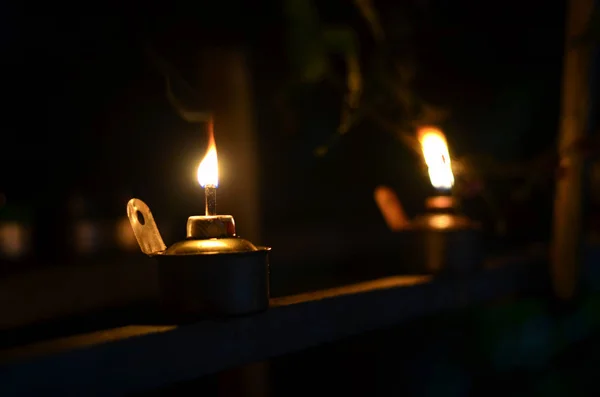 Geleneksel gaz lambası Lambası ışığı, koyu bir arka plan da izole pelita olarak da bilinir.