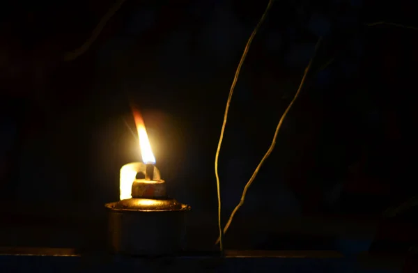 Lâmpada Querosene Tradicional Também Conhecida Como Pelita Isolada Fundo Escuro — Fotografia de Stock
