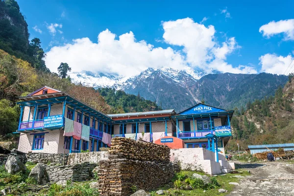 Nepal-Mart 30, 2018: Nepal üzerinde 30 Mart 2018 Annapurna pistinde Konuk evi.