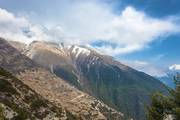 Nepal Güneşli Bahar Gününde Güzel Dağ Manzarası — Stok fotoğraf