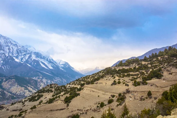 Strada Montagna Una Ripida Montagna Una Giornata Primaverile Himalaya Nepal — Foto Stock