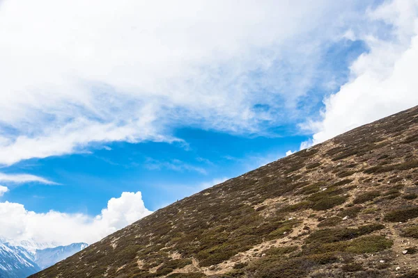 Pendenza Della Montagna Contro Cielo Nuvoloso Himalaya Nepal — Foto Stock