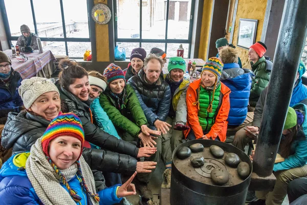 Track Annapurna Nepal 2018 Tourists Bask Stove Cabins Base Camp — Stock Photo, Image