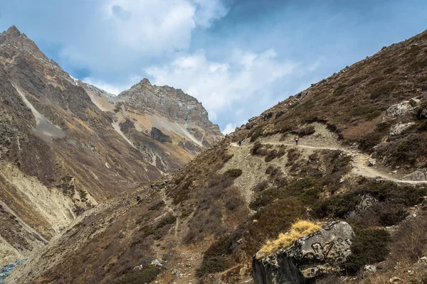 Valientes Turistas Las Hermosas Montañas Del Himalaya Día Primavera Nepal — Foto de Stock